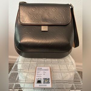 Louis Vuitton leather shoulder bag